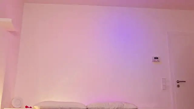 Snapshot of MonaLoreen chatting on 18, 2, 2025 MonaLoreen online show from 18, 2, 2025