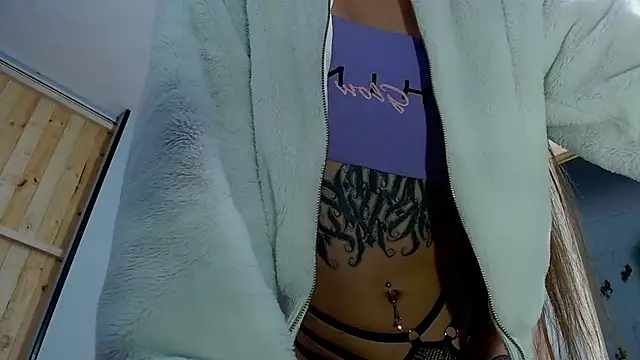 VickyJackson  online show from 8, 3, 2025