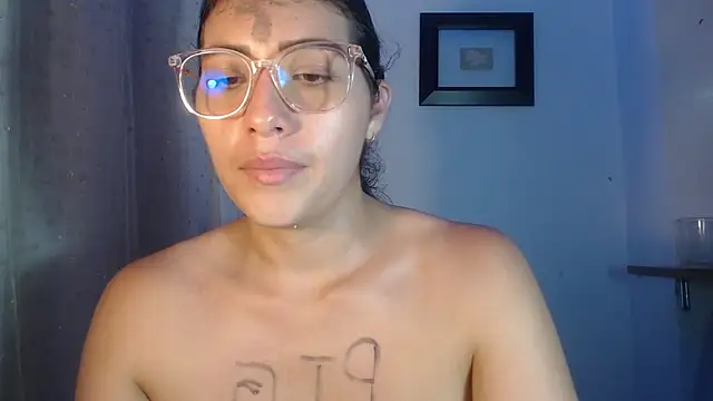 Snapshot of DaMikaela_ chatting on 5, 3, 2025 DaMikaela online show from 5, 3, 2025