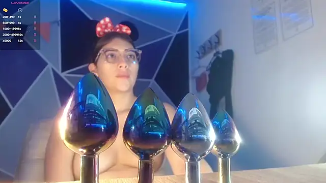 Snapshot of DaMikaela_ chatting on 9, 10, 2025 DaMikaela online show from 9, 10, 2025