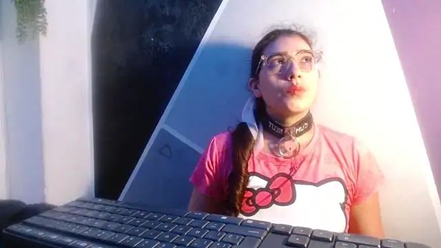 DaMikaela  online show from 20, 2, 2026