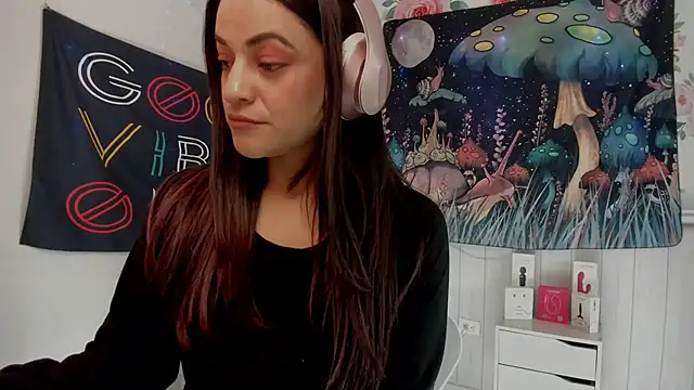 LovelyAzucena online show from 18, 12, 2025