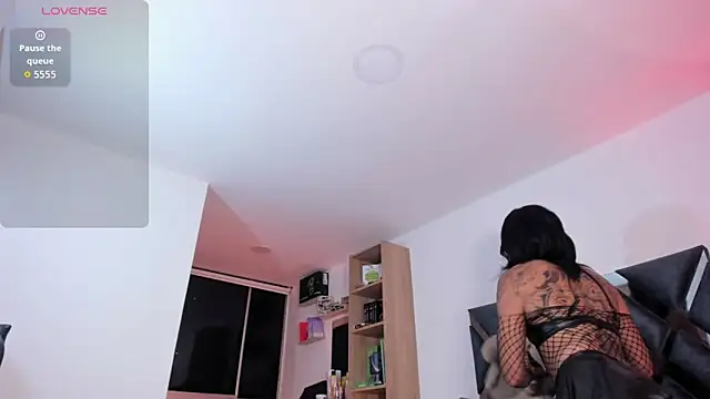 Nicolle alexandra online show from 19, 4, 2026