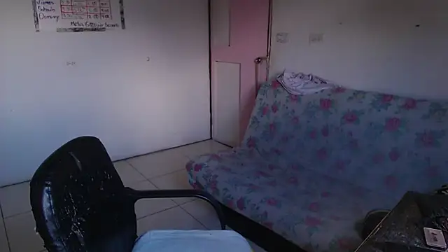 Snapshot of girl_milk2 chatting on 4, 11, 2025 girl milk2 online show from 4, 11, 2025