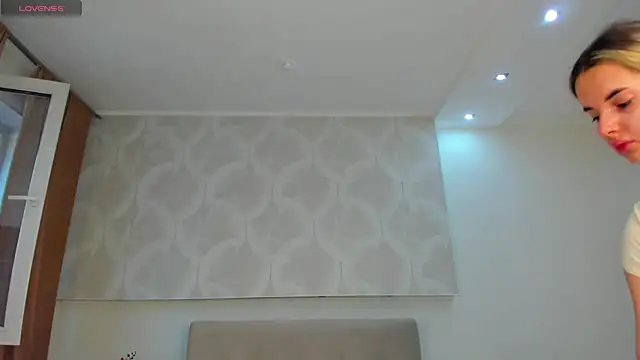 Snapshot of Donna_Evans chatting on 4, 5, 2026 Donna Evans online show from 4, 5, 2026