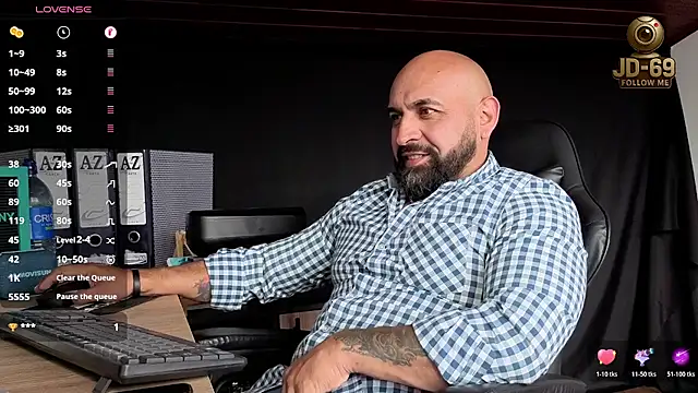 Snapshot of JD-69 chatting on 4, 11, 2025 JD-69 online show from 4, 11, 2025