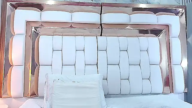 littlee emilyy  online show from 27, 2, 2025