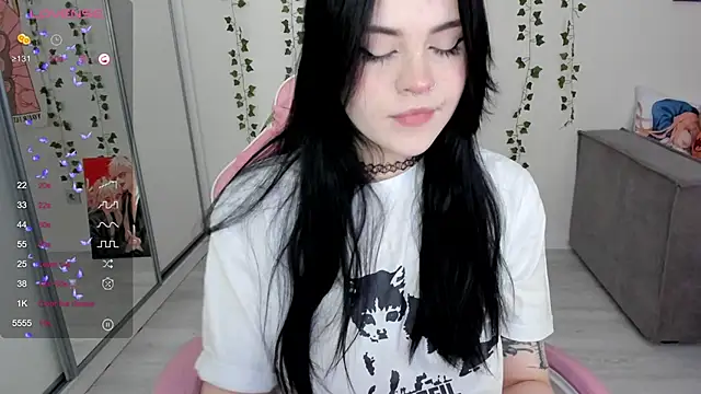 Snapshot of SelenaCute chatting on 7, 2, 2025 SelenaCute online show from 7, 2, 2025