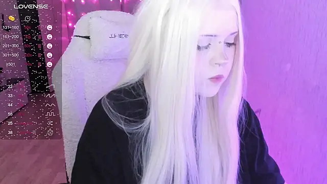 SelenaCute online show from 3, 8, 2026