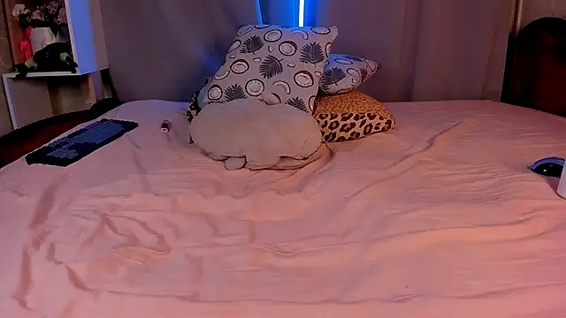 Snapshot of Jess_Lui chatting on 12, 11, 2025 Jess Lui online show from 12, 11, 2025