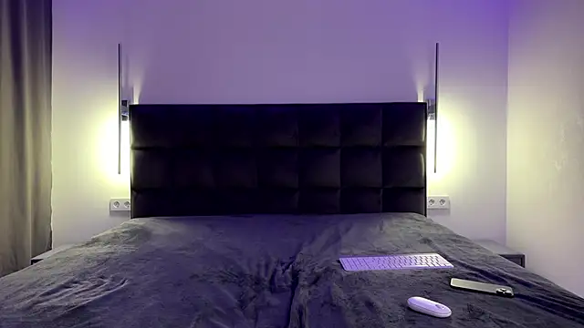 Snapshot of NotElis chatting on 10, 11, 2025 NotElis online show from 10, 11, 2025