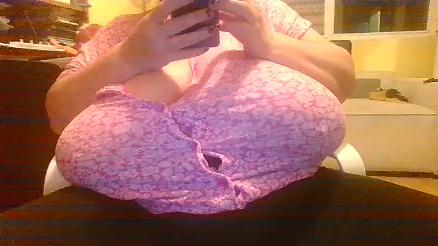 Nataliesbestjuggs online show from 19, 10, 2025