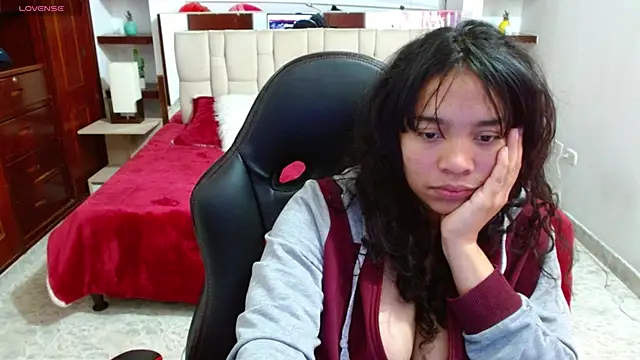 laureentt  online show from 4, 3, 2025