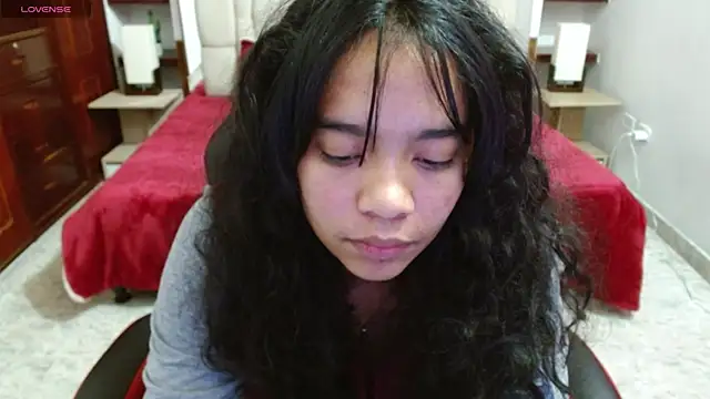 laureentt  online show from 5, 3, 2025