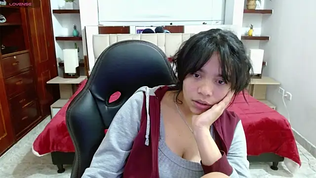 laureentt  online show from 17, 3, 2025