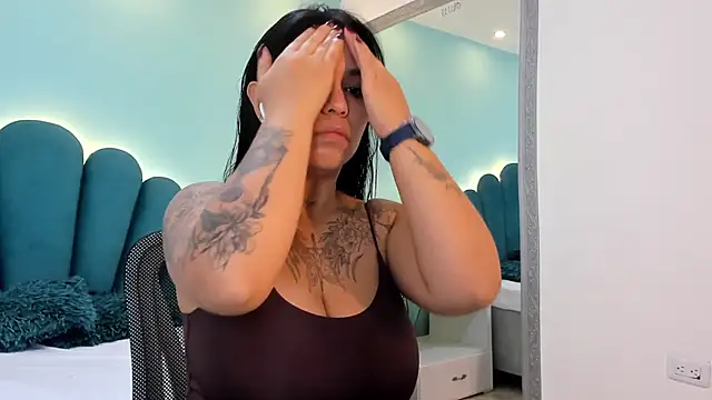 sharlott18 online show from 14, 1, 2026