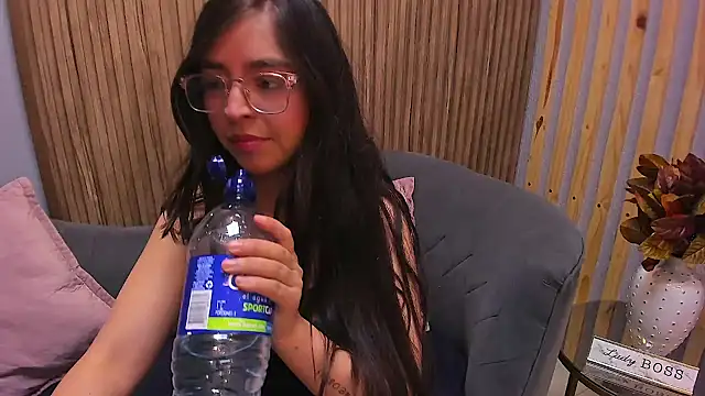 Eva Macalliter online show from 9, 2, 2025