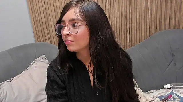 Eva Macalliter online show from 8, 3, 2025