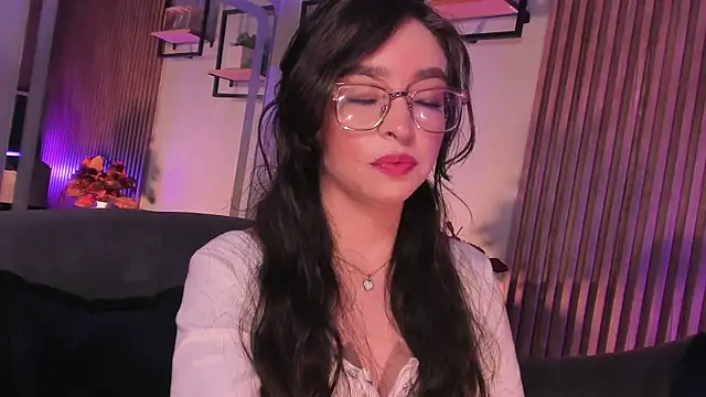 Eva Macalliter online show from 19, 4, 2026