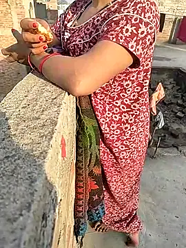 COUPLLE VILLAGE online show from 15, 2, 2025