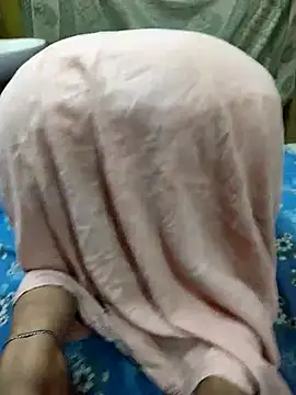 COUPLLE VILLAGE online show from 10, 3, 2025