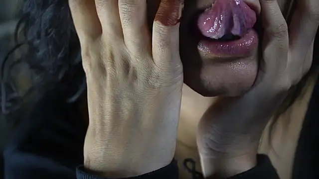 -AyeshaSinghania- online show from 3, 10, 2025