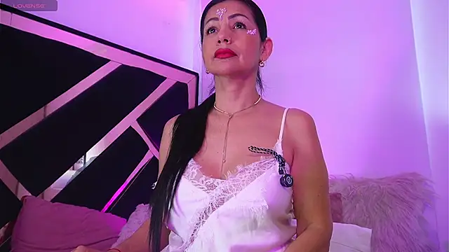 EVA45LOVES online show from 24, 4, 2026