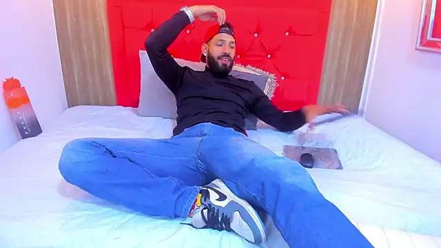 Snapshot of Thiagogomez chatting on 24, 1, 2025 Thiagogomez online show from 24, 1, 2025