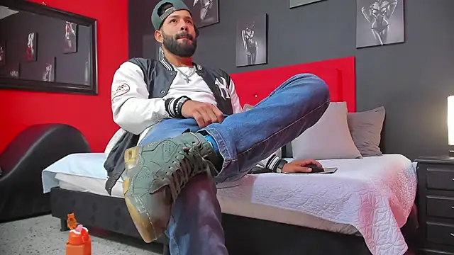 Snapshot of Thiagogomez chatting on 13, 3, 2025 Thiagogomez online show from 13, 3, 2025