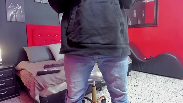 Snapshot of Thiagogomez chatting on 18, 10, 2025 Thiagogomez online show from 18, 10, 2025