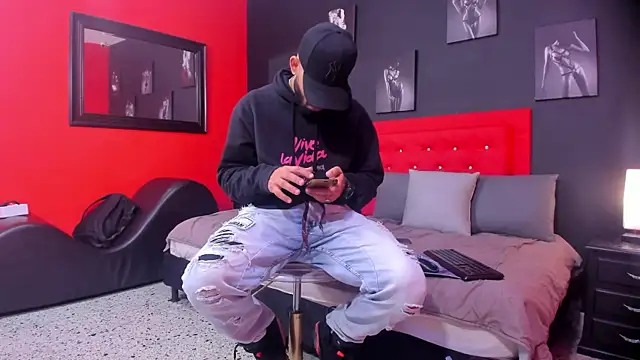 Snapshot of Thiagogomez chatting on 25, 10, 2025 Thiagogomez online show from 25, 10, 2025