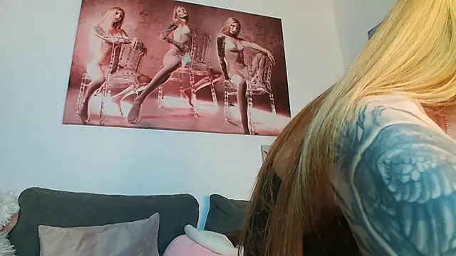 Snapshot of LessiaMia chatting on 13, 3, 2025 LessiaMia online show from 13, 3, 2025