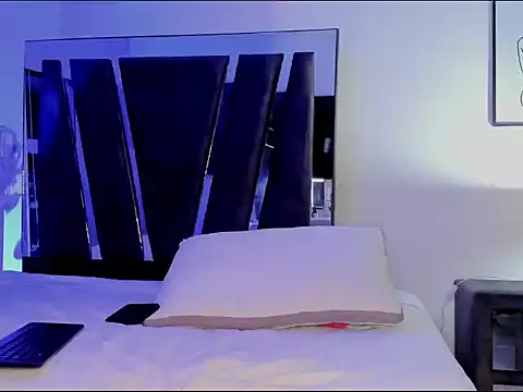 HollyEvanz online show from 27, 9, 2025