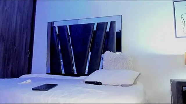 HollyEvanz online show from 3, 2, 2026