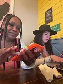 Snapshot of Bigbuttbrooklynn chatting on 14, 10, 2025 Bigbuttbrooklynn online show from 14, 10, 2025