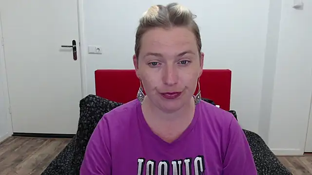 Snapshot of cumfun chatting on 10, 3, 2025 cumfun online show from 10, 3, 2025