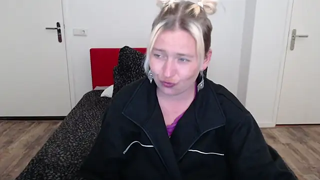 Snapshot of cumfun chatting on 10, 3, 2025 cumfun online show from 10, 3, 2025