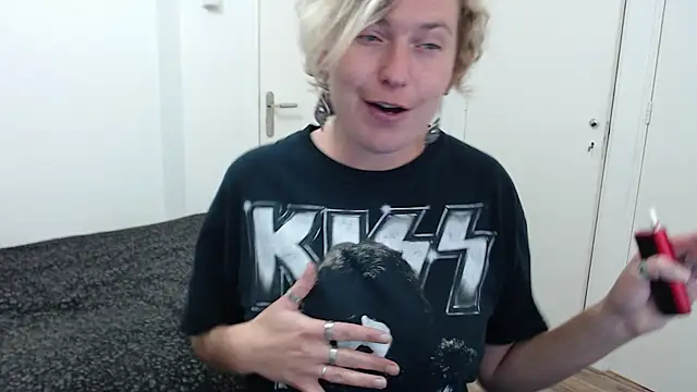 Snapshot of cumfun chatting on 12, 10, 2025 cumfun online show from 12, 10, 2025