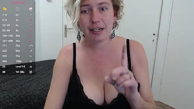 Snapshot of cumfun chatting on 14, 10, 2025 cumfun online show from 14, 10, 2025