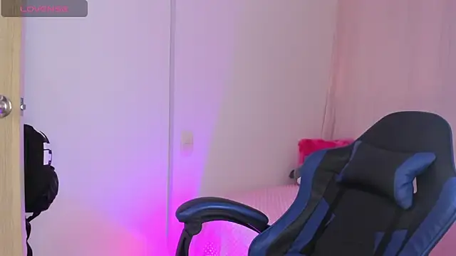 Snapshot of roseliam25 chatting on 17, 9, 2025 roseliam25 online show from 17, 9, 2025