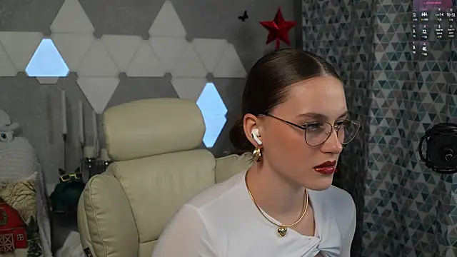 Snapshot of HarleyDeess chatting on 11, 12, 2024 HarleyDeess online show from 11, 12, 2024