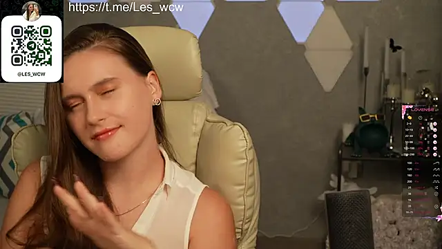 Snapshot of HarleyDeess chatting on 28, 10, 2025 HarleyDeess online show from 28, 10, 2025