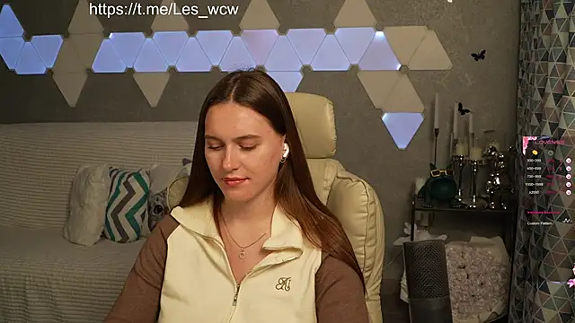 Snapshot of HarleyDeess chatting on 2, 11, 2025 HarleyDeess online show from 2, 11, 2025