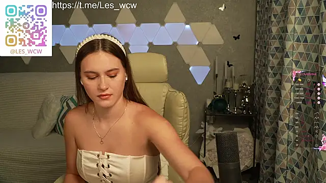 Snapshot of HarleyDeess chatting on 4, 11, 2025 HarleyDeess online show from 4, 11, 2025