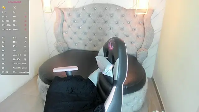 Alice Laurentt online show from 8, 11, 2025