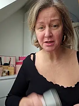 Snapshot of MarleneBloem chatting on 27, 2, 2025 MarleneBloem online show from 27, 2, 2025