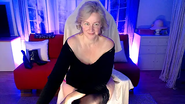 Snapshot of MarleneBloem chatting on 3, 10, 2025 MarleneBloem online show from 3, 10, 2025