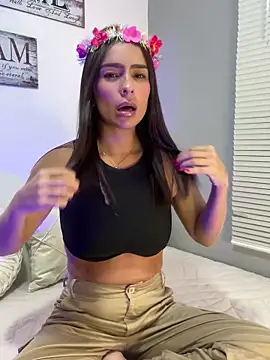 Snapshot of Mau_White chatting on 1, 1, 2025 Mau White online show from 1, 1, 2025