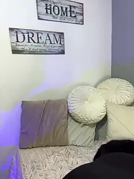 Snapshot of Mau_White chatting on 25, 1, 2025 Mau White online show from 25, 1, 2025