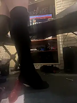 Snapshot of SrMonopolio chatting on 9, 11, 2025 SrMonopolio online show from 9, 11, 2025